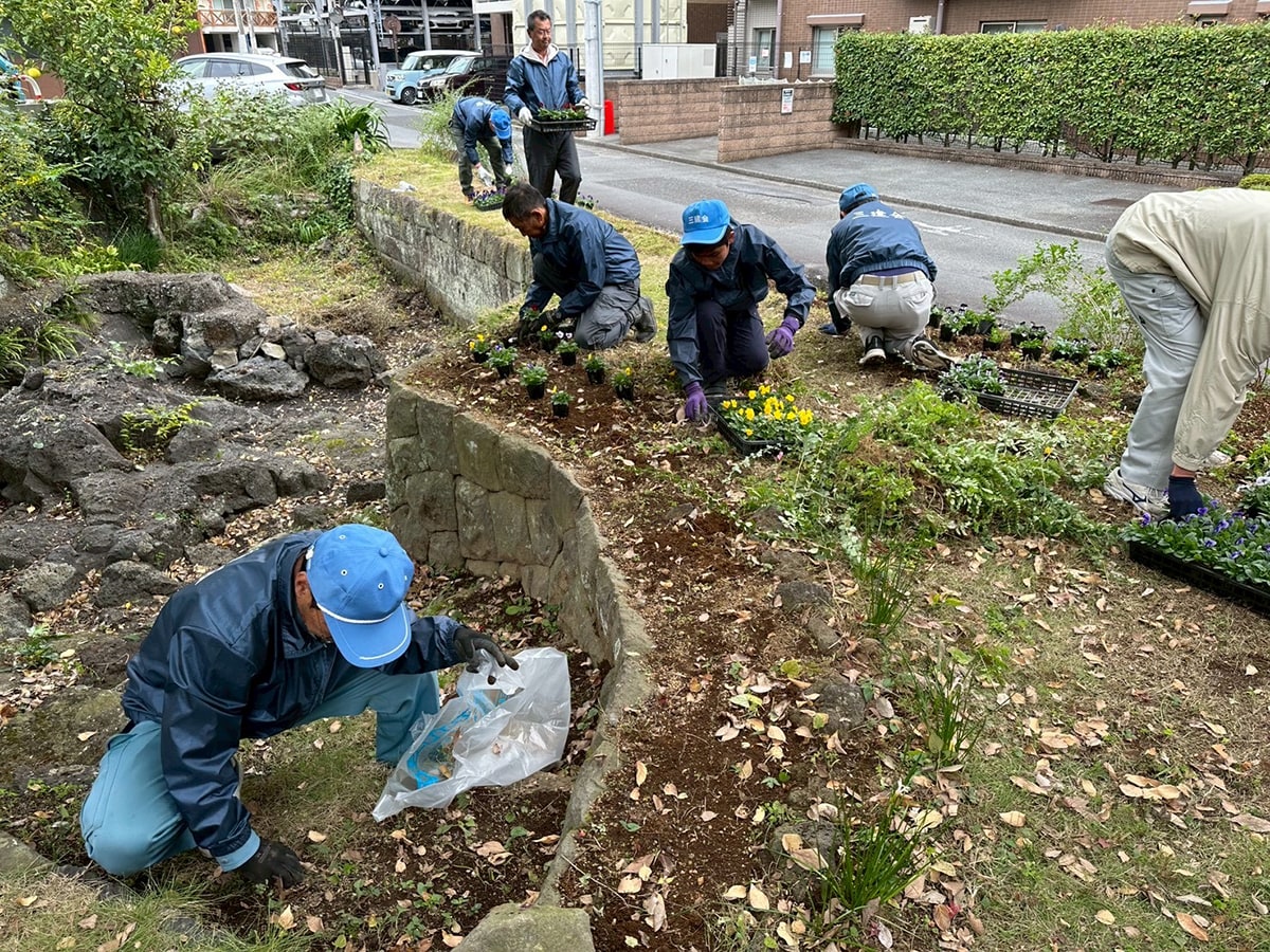 三輪建設 社会貢献 花の植え替え